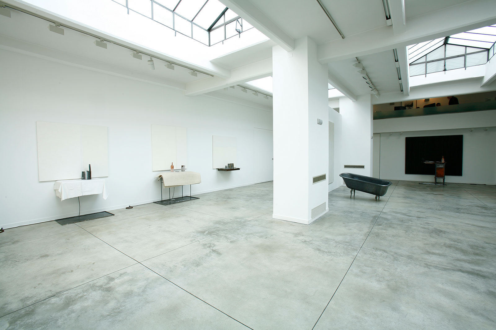 Pier Paolo Calzolari - Cardi Gallery Milan 2006 - Installation views