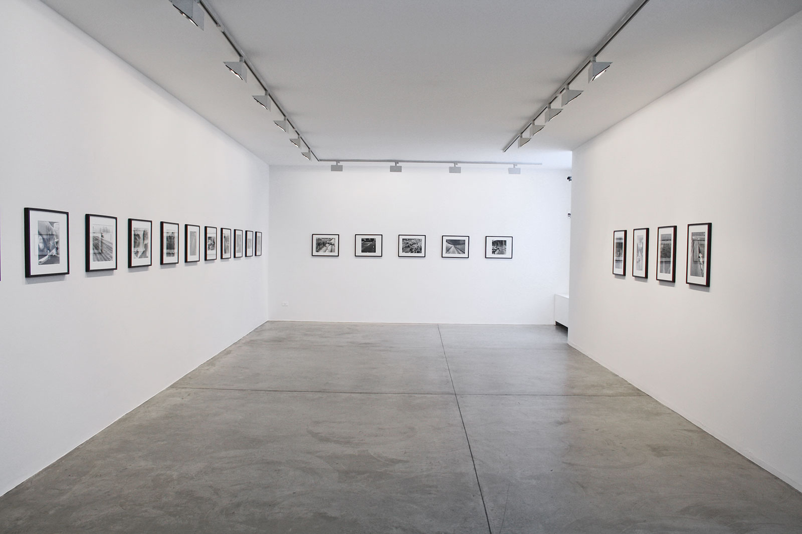 Background story - Cardi Gallery Milan 2009 - Installation views